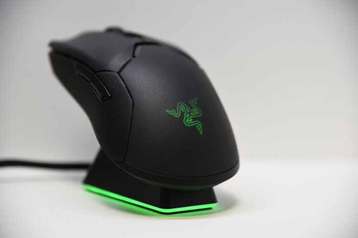 Razerviperultimateをドックに載せた状態